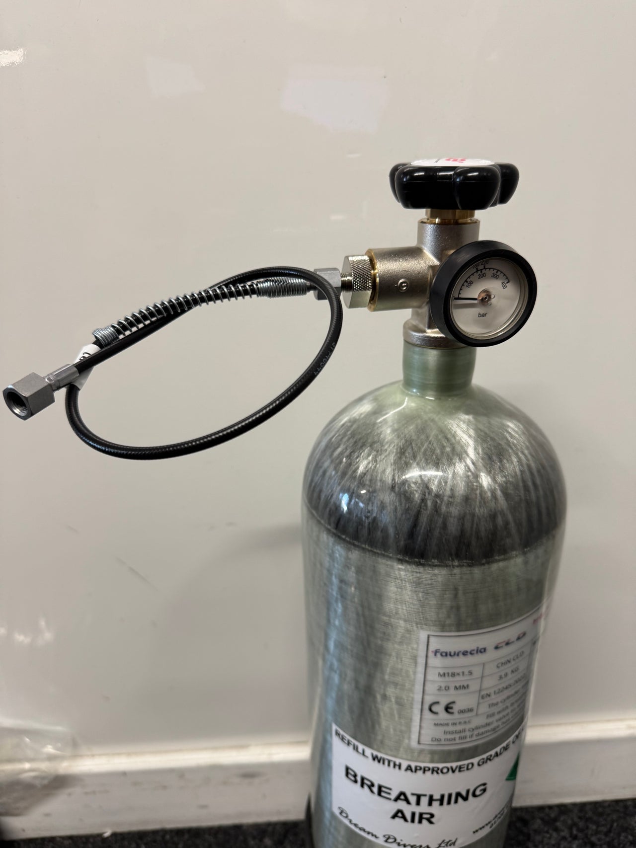 6.8ltr 300 Bar Air Gun Charging Carbon Fibre Cylinder with Charging Hose