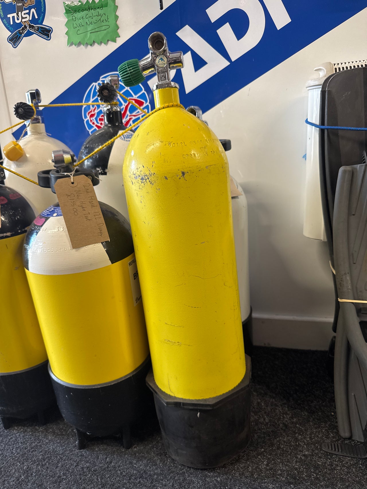12 Litre 232 Bar Cylinder Compleat With Valve (Copy)